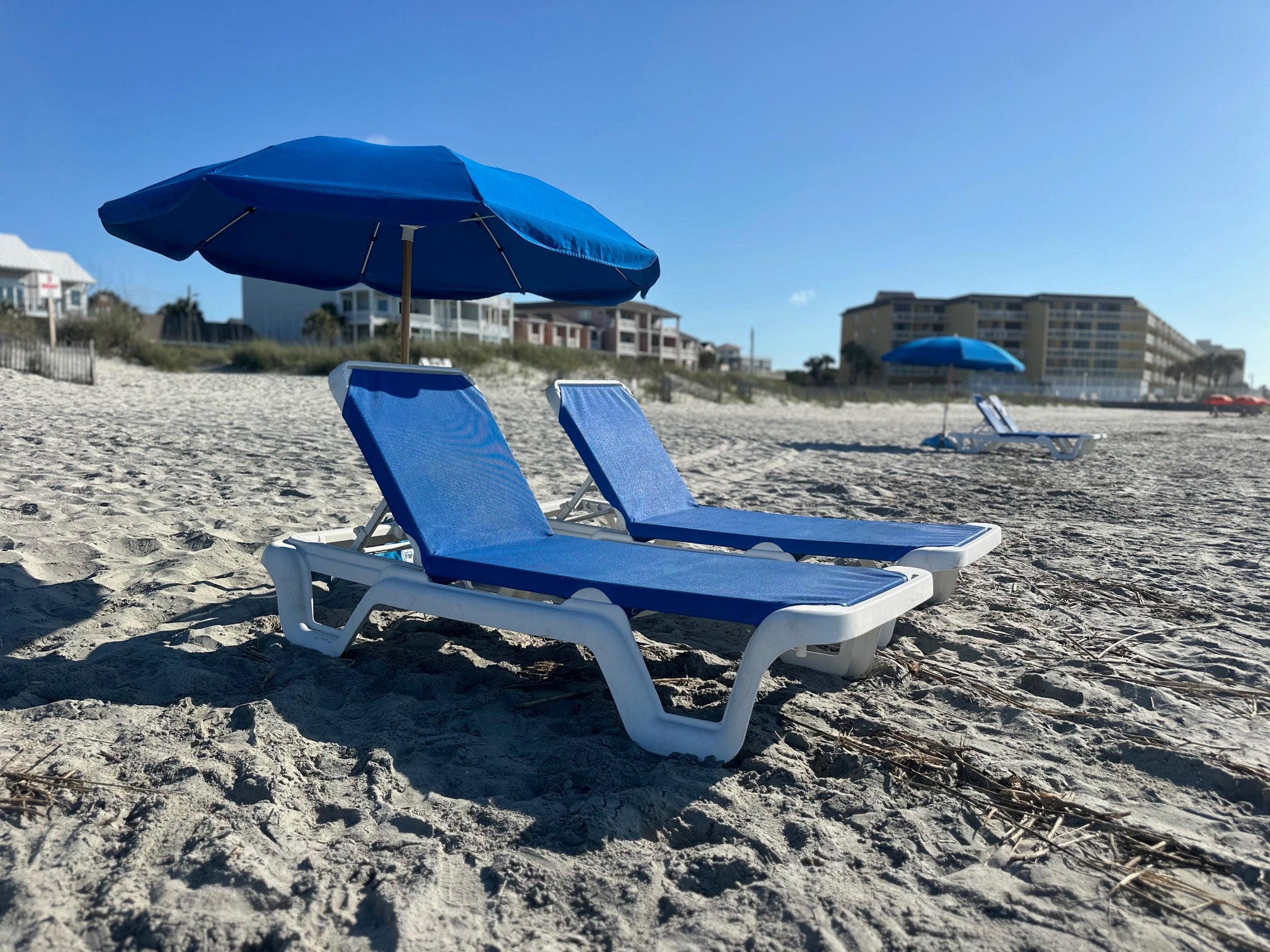 2 Loungechair + 1 Umbrella Setup